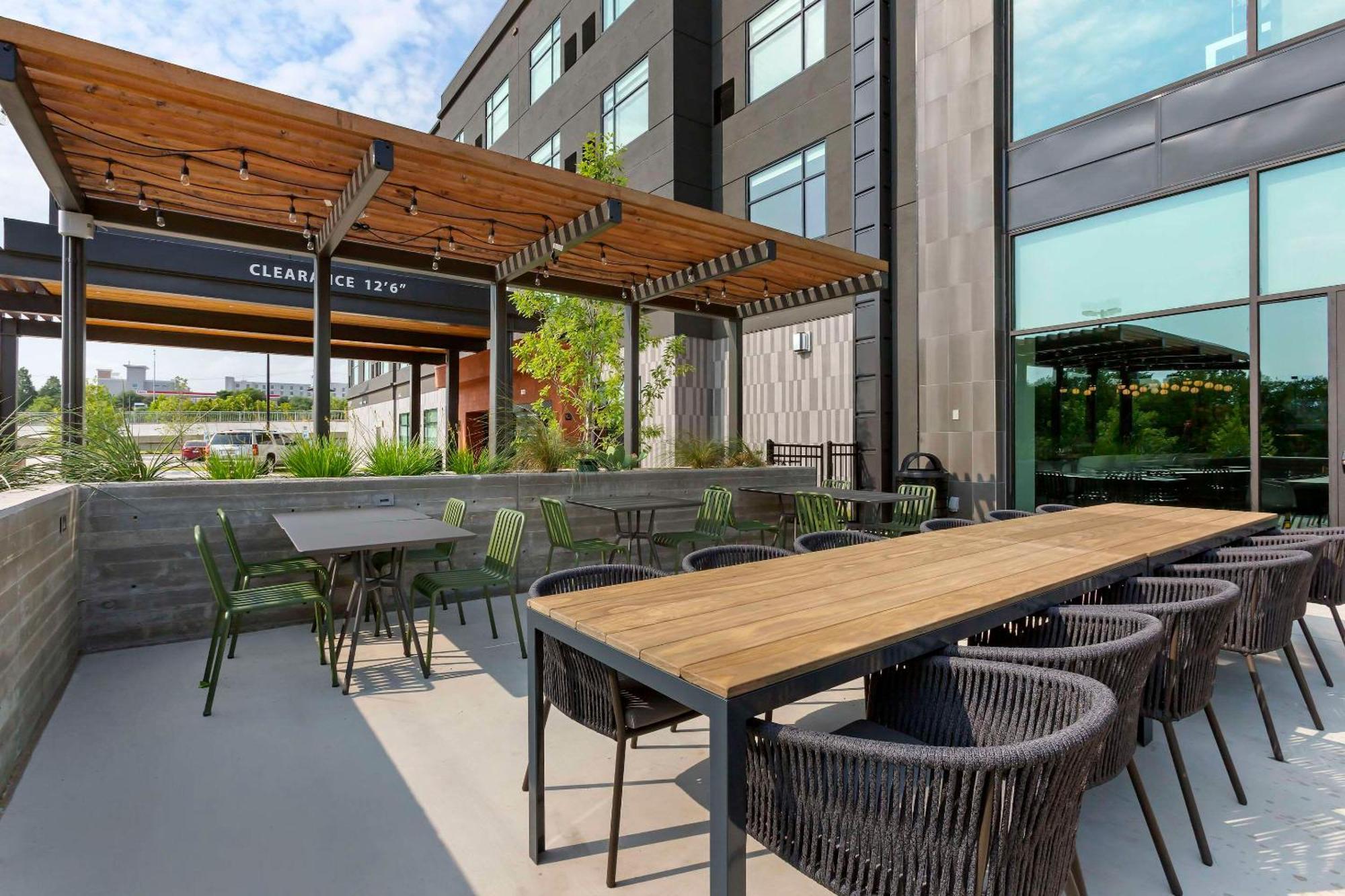 Cambria Hotel Austin Airport Esterno foto