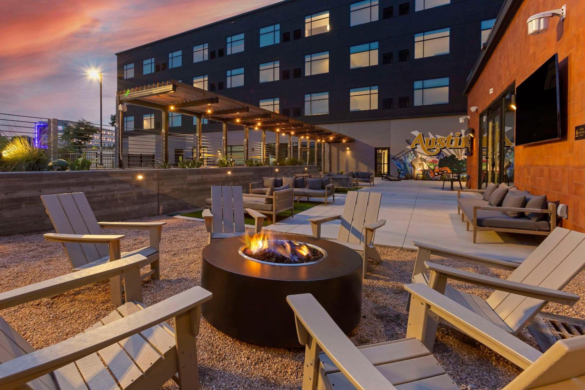 Cambria Hotel Austin Airport Esterno foto