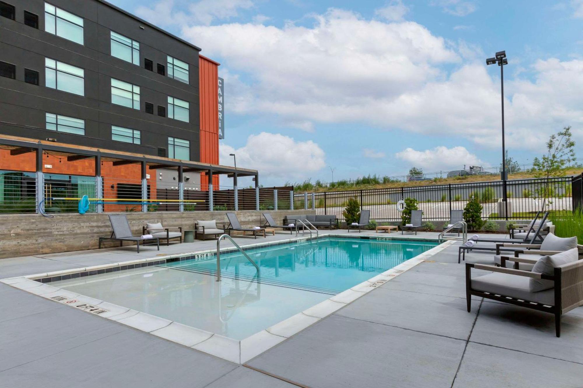 Cambria Hotel Austin Airport Esterno foto