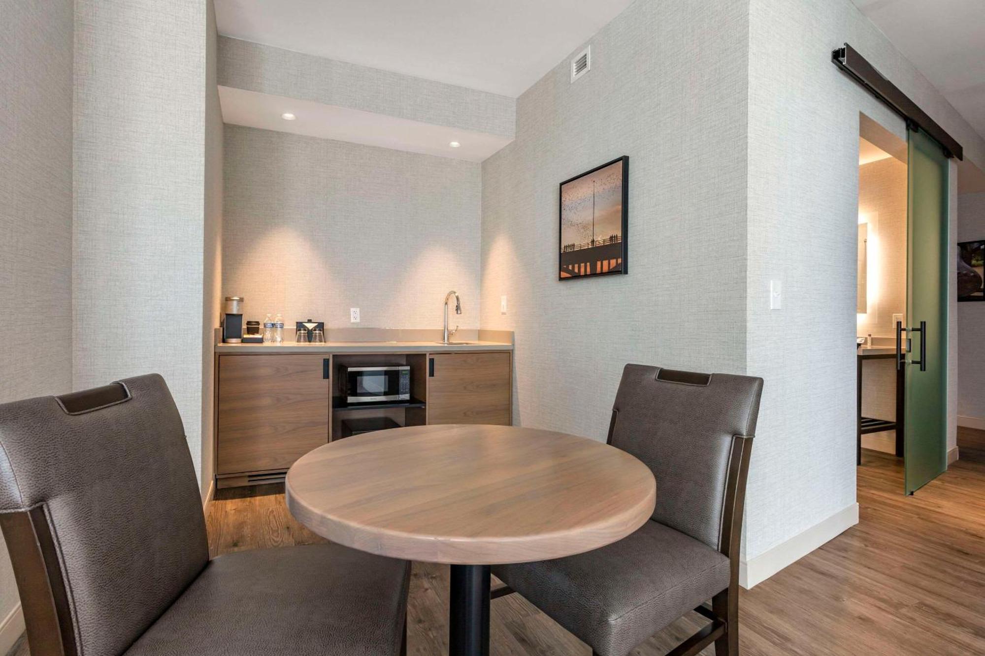 Cambria Hotel Austin Airport Esterno foto